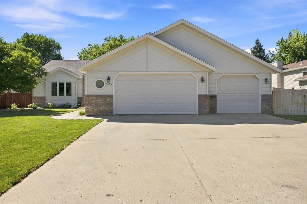 3132 37 1/2 Avenue S, Fargo
