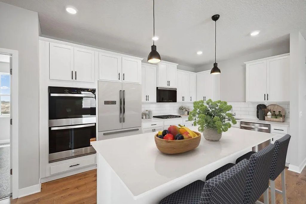 2148 Bluff Heights Drive, Shakopee