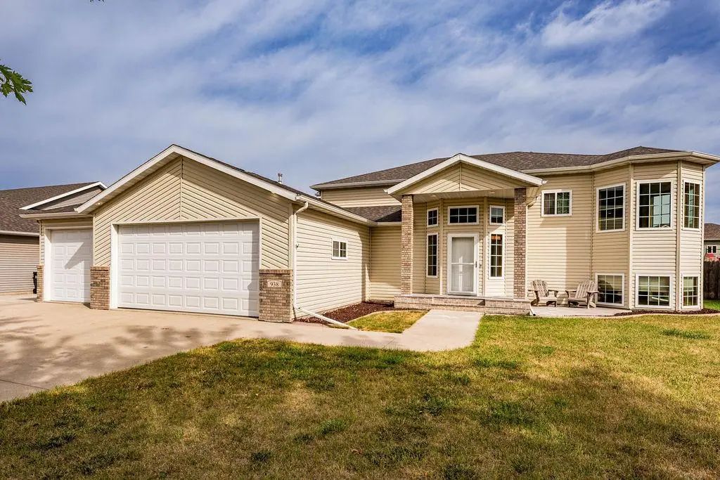 938 Parkway Drive, West Fargo