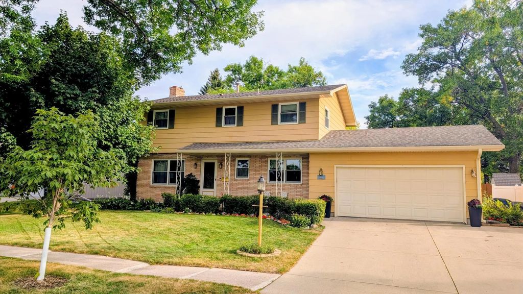 1207 22nd Avenue S, Moorhead