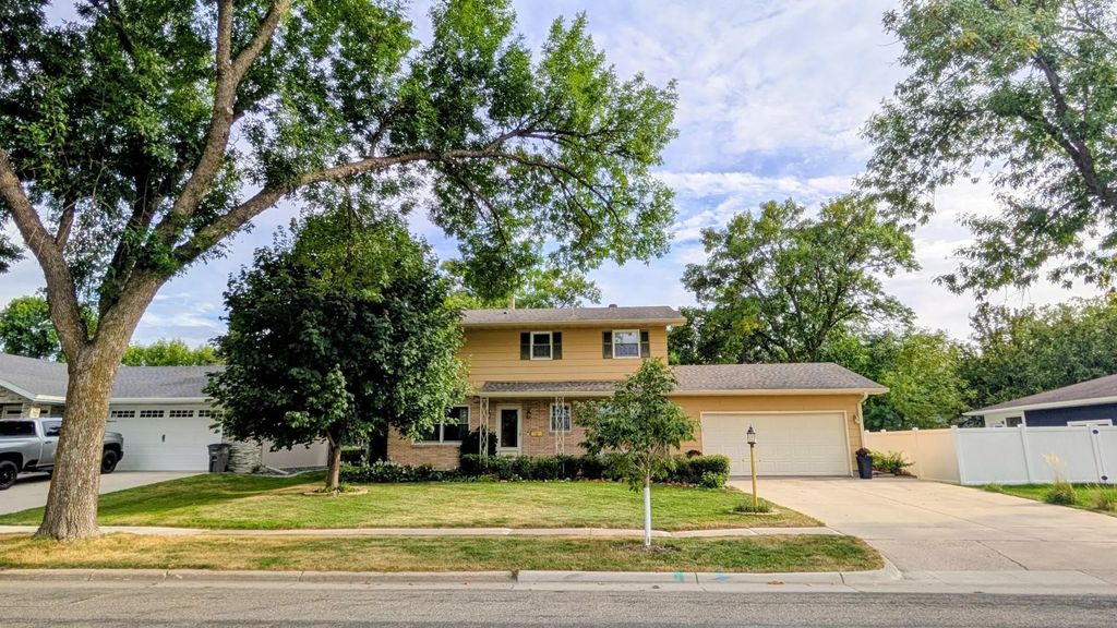 1207 22nd Avenue S, Moorhead