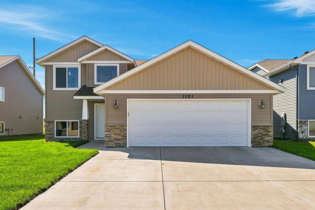 1121 Yellowstone Avenue, St Cloud