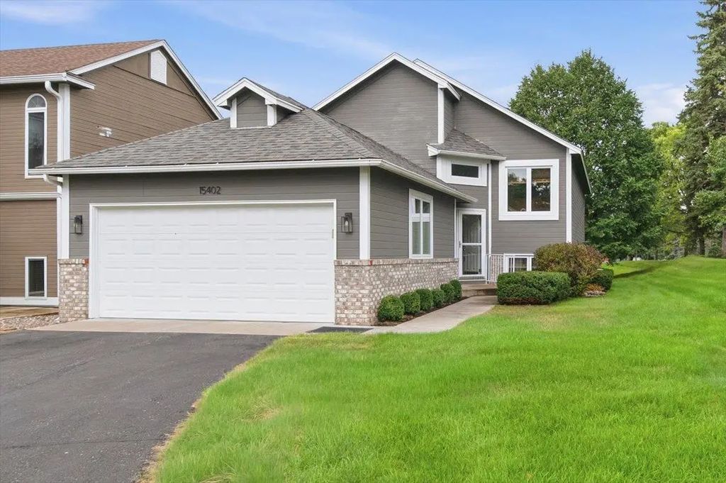 15402 Sussex Drive, Minnetonka