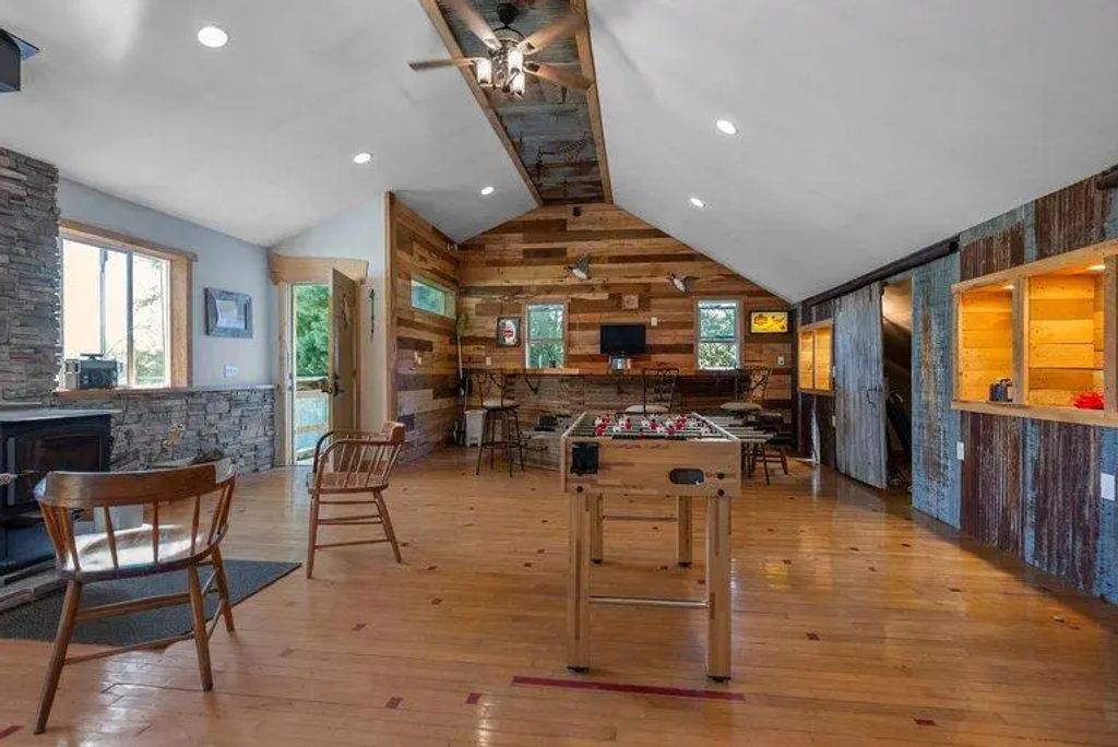 2807 Legend Street, Mora