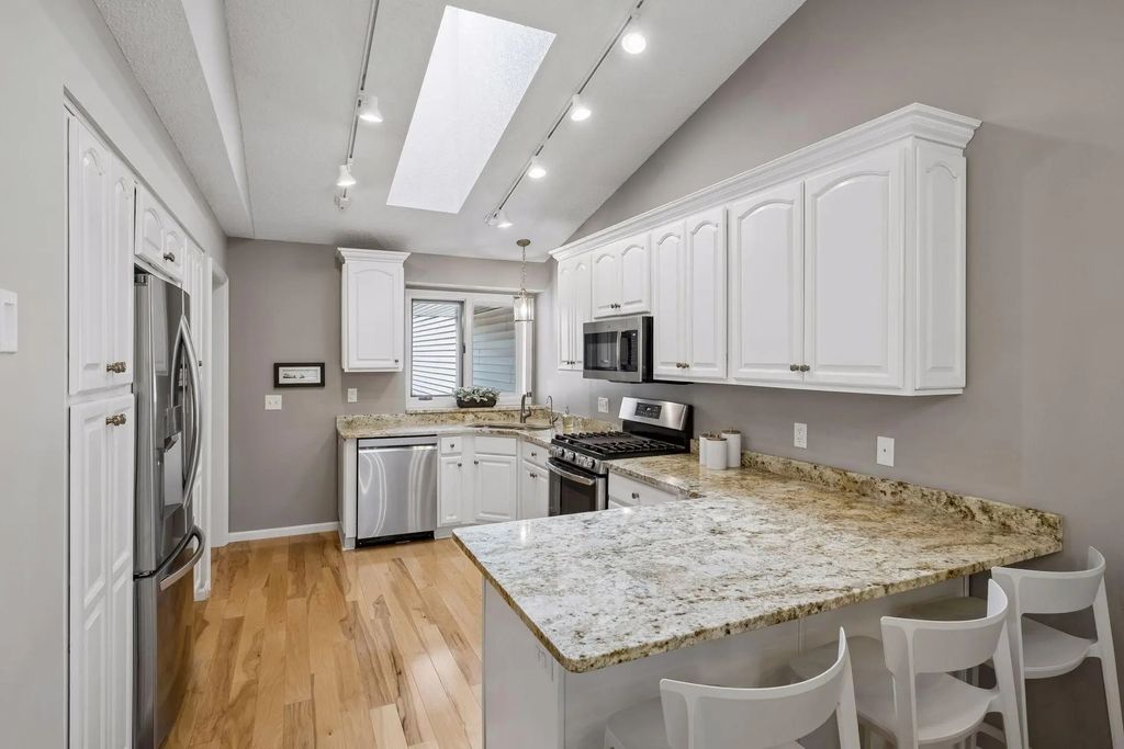 3696 Widgeon Way, Eagan