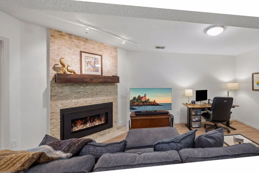 3696 Widgeon Way, Eagan