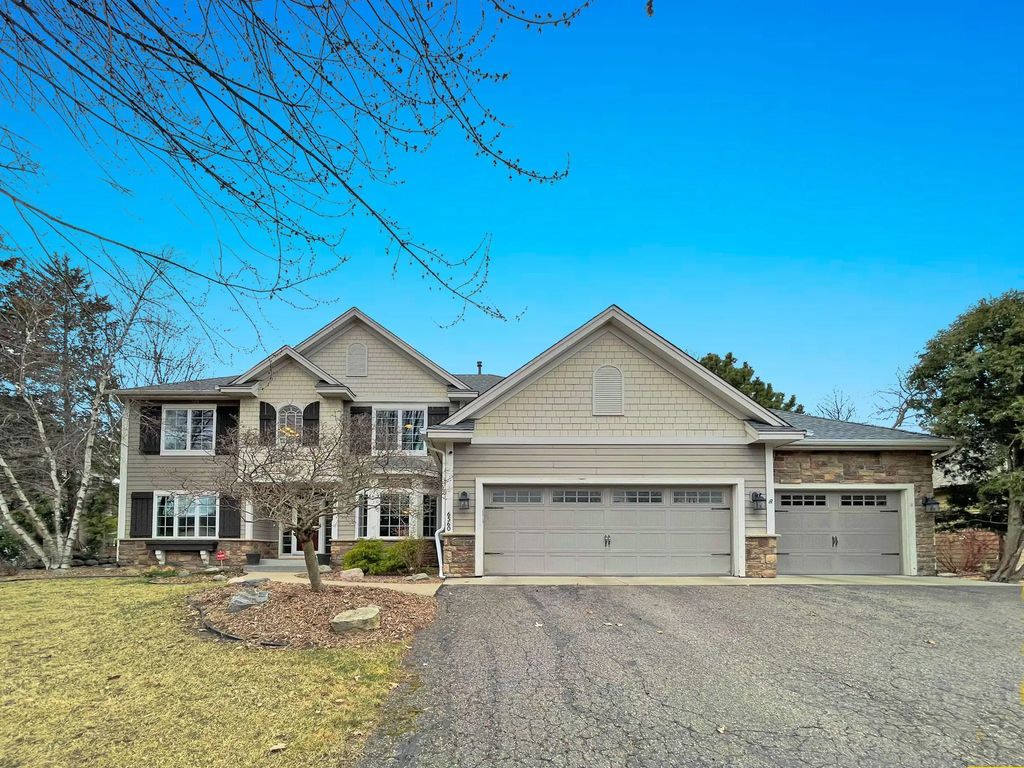 6560 Shadow Lane, Chanhassen