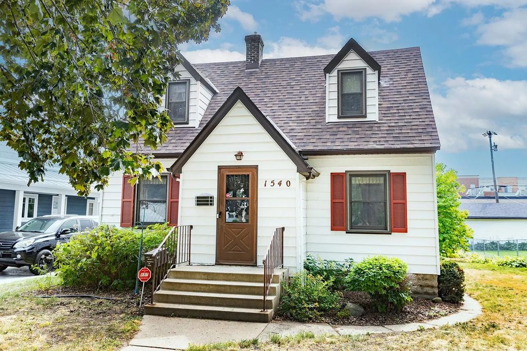 1540 Crawford Avenue, Falcon Heights