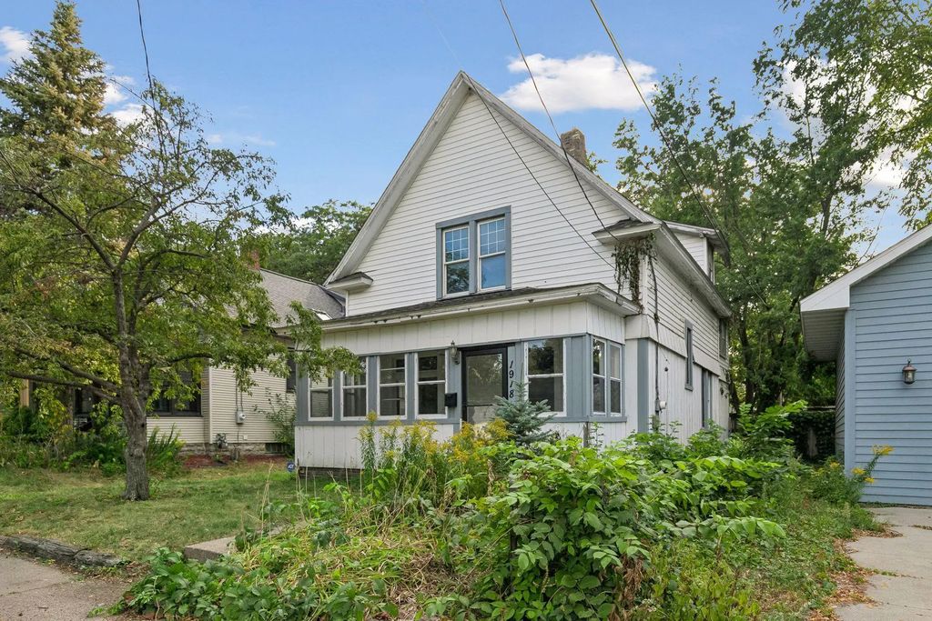 1918 Quincy Street Ne, Minneapolis