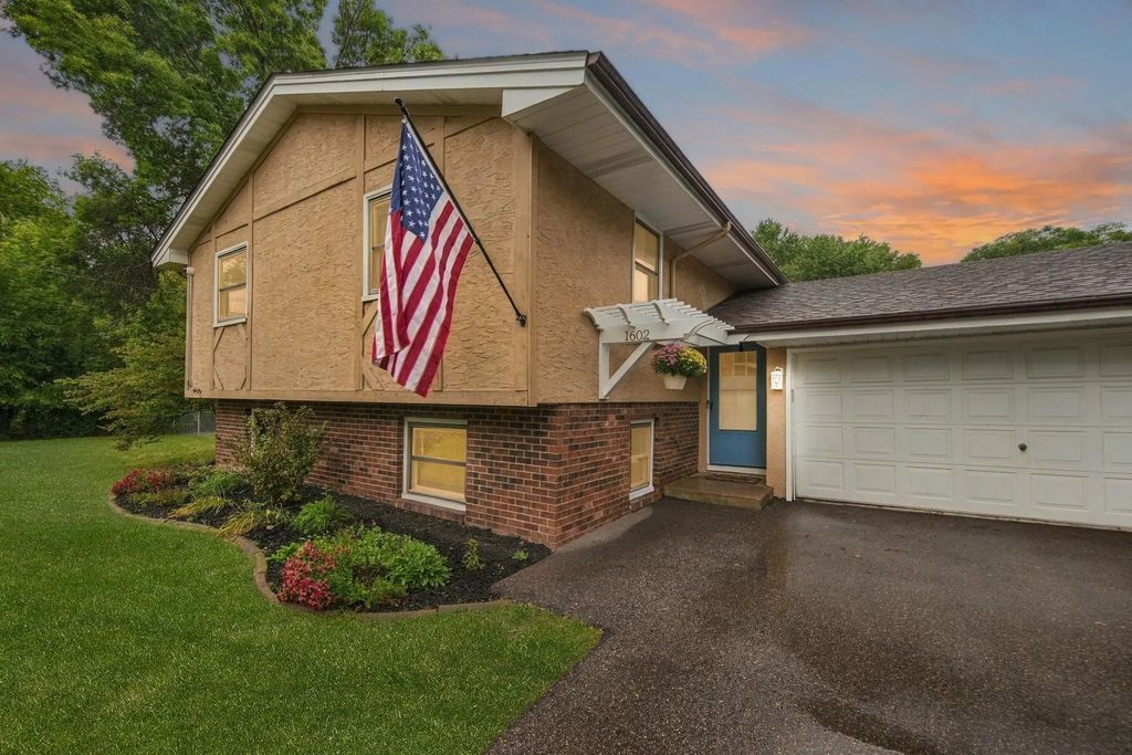 1602 Long Lake Road, New Brighton