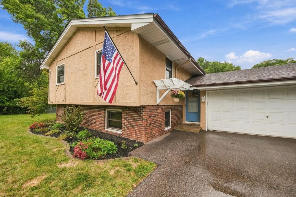 1602 Long Lake Road, New Brighton