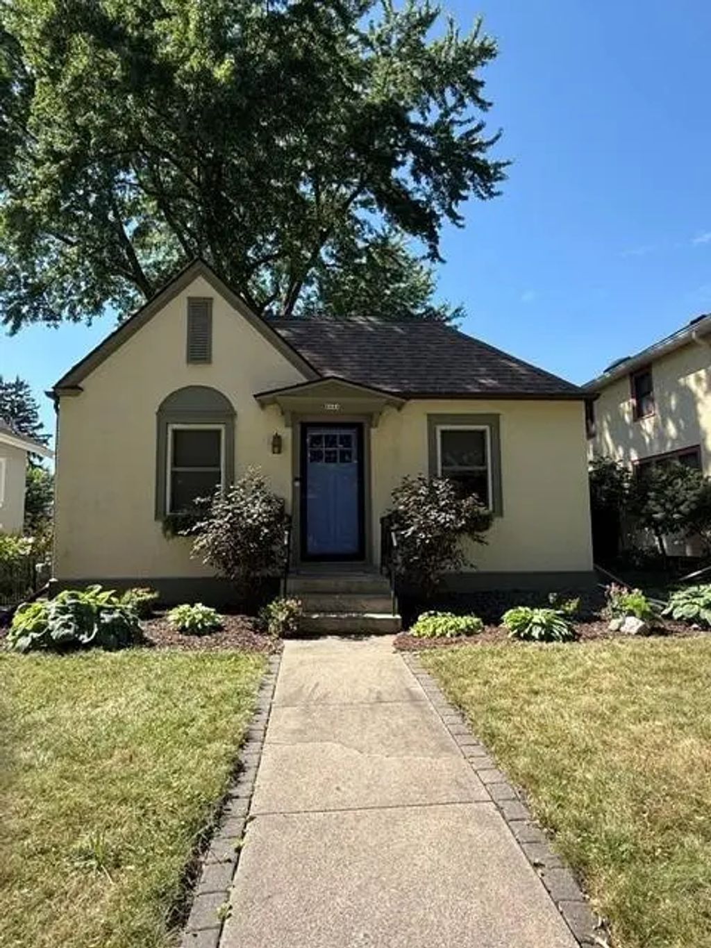 2834 Arthur Street Ne, Minneapolis