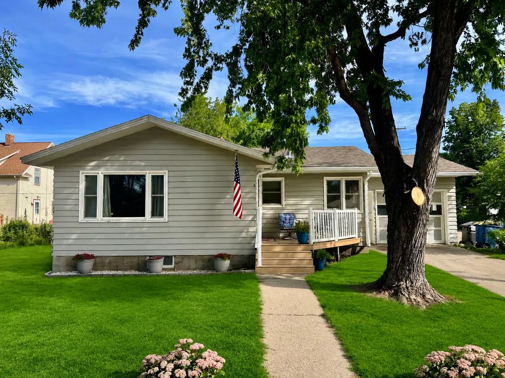 707 4th Street Se, Jamestown