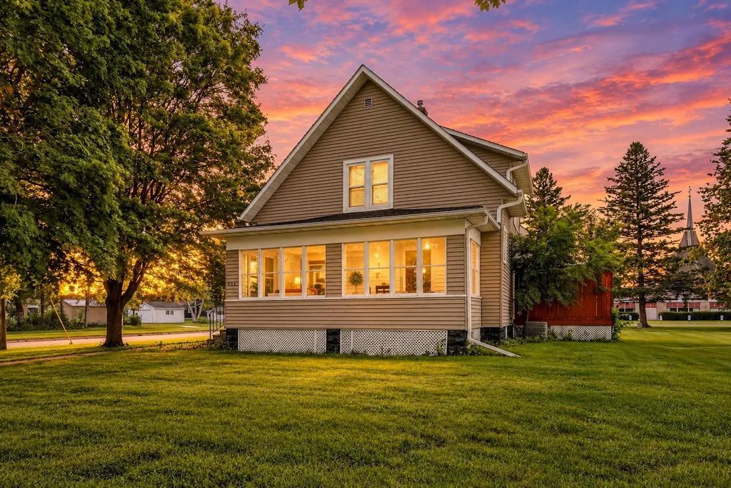403 W Main Street, Blooming Prairie