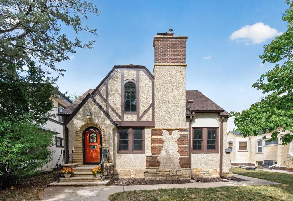 3028 E Minnehaha Parkway, Minneapolis
