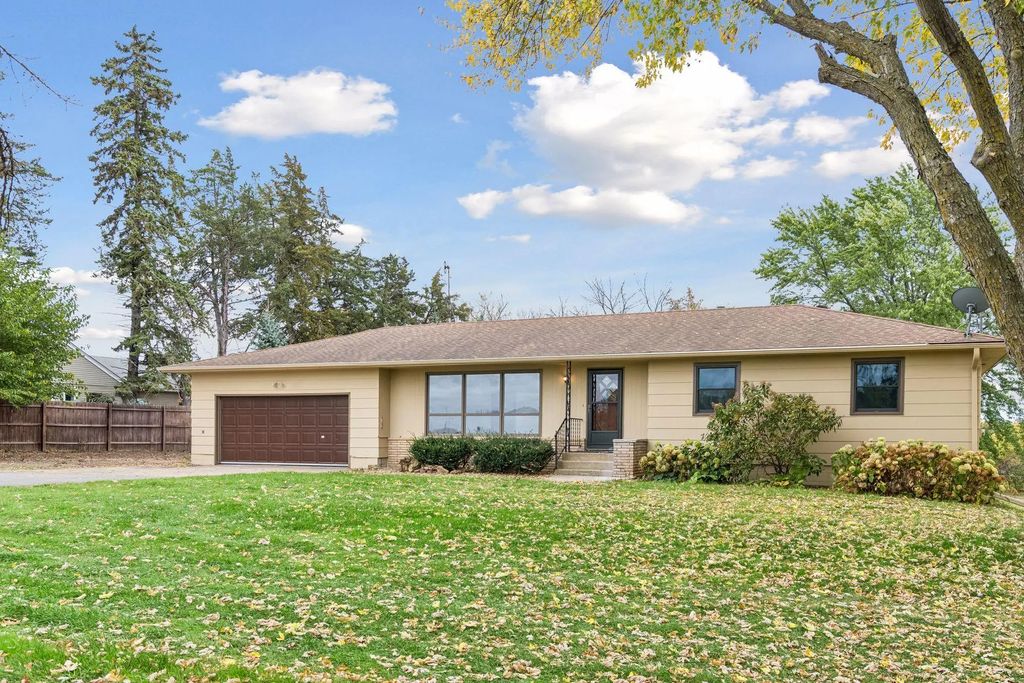 8775 Airport Road, Waconia