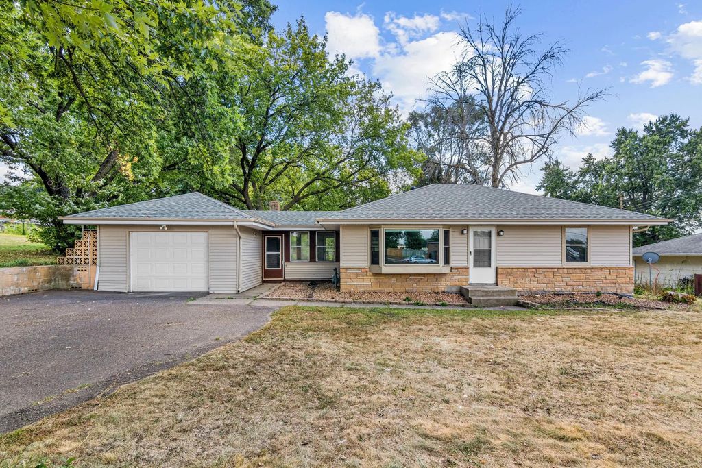 1976 Radatz Avenue, Maplewood
