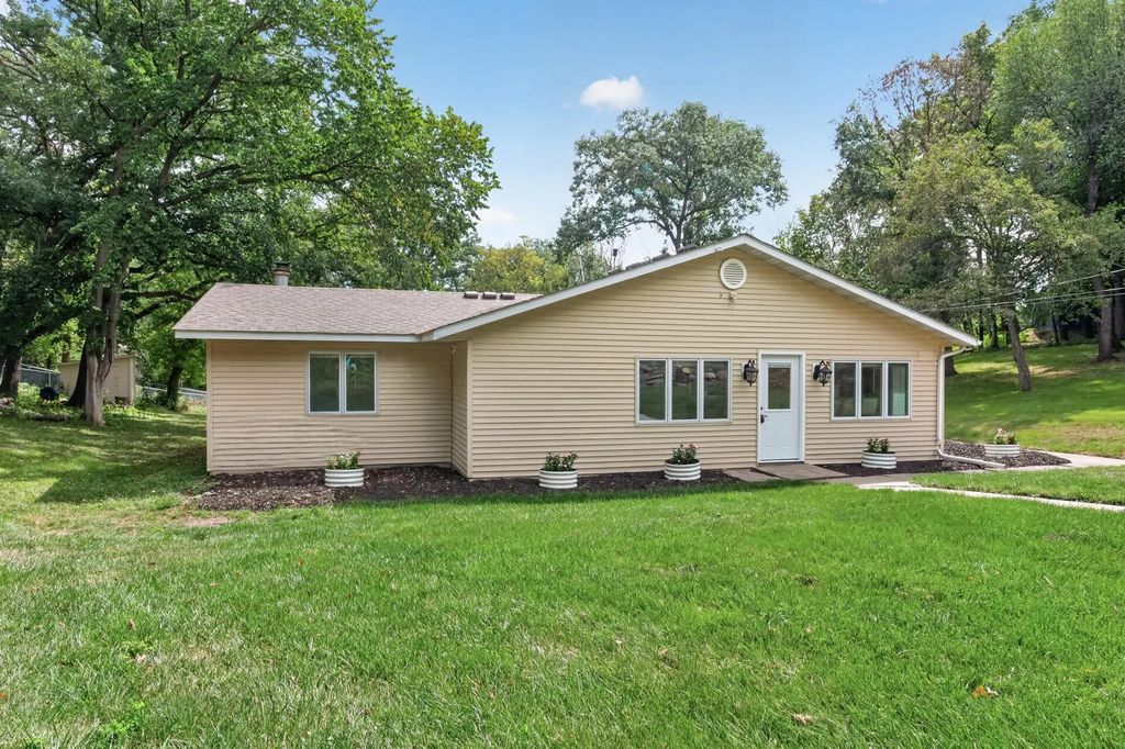 20192 Akin Road, Farmington