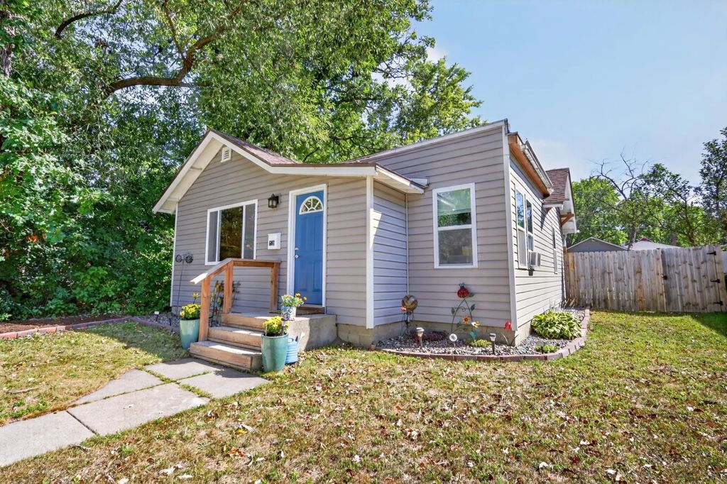 608 Ne 3rd Avenue, Grand Rapids