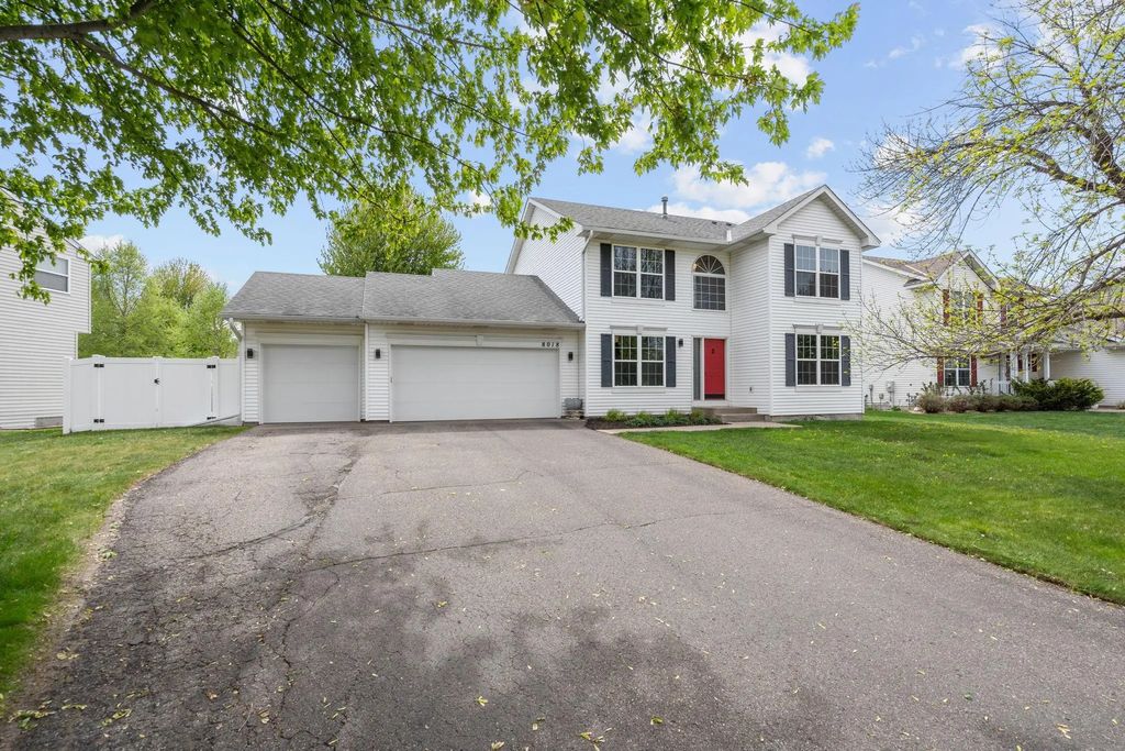 8018 Greenbriar Lane, Woodbury