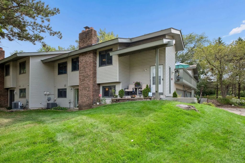 9535 Hartford Circle, Eden Prairie