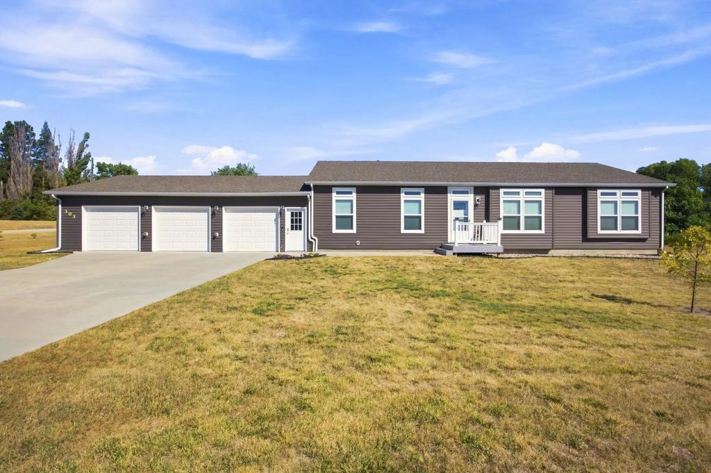303 Morrow Drive, Enderlin