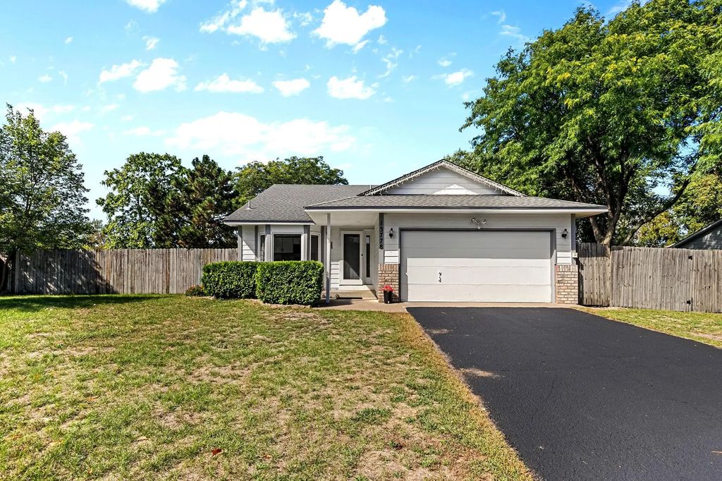 13778 Swallow Street Nw, Andover