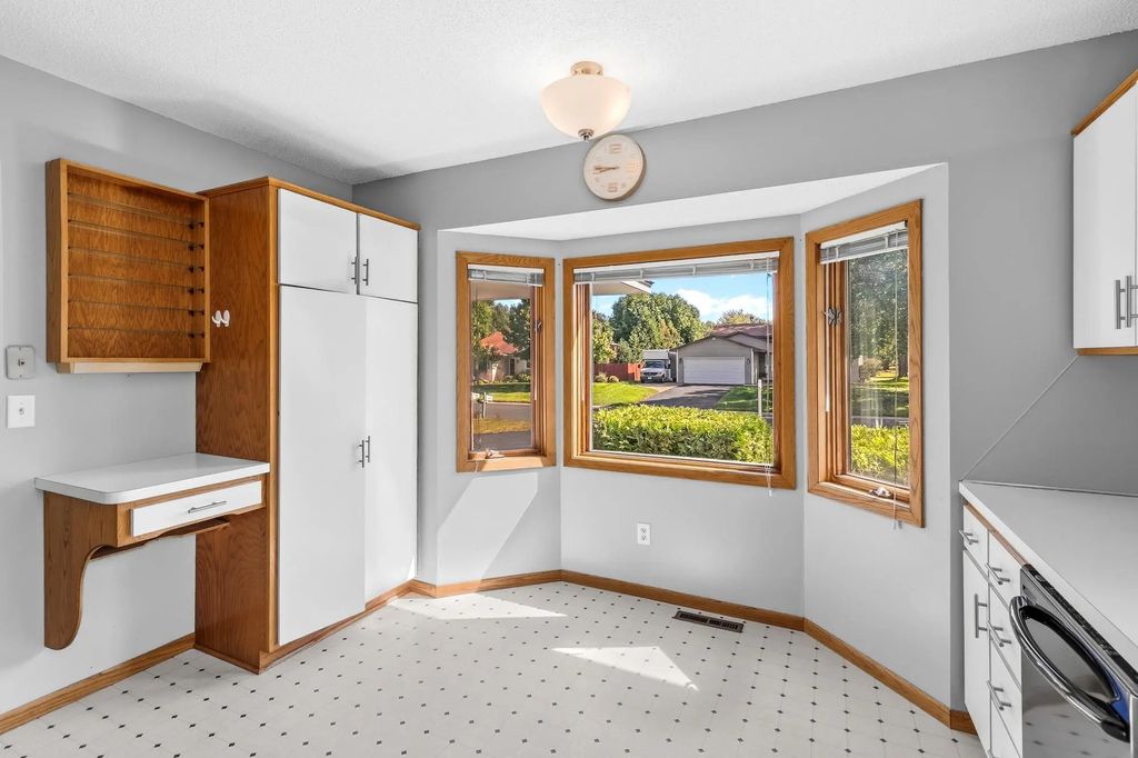 13778 Swallow Street Nw, Andover