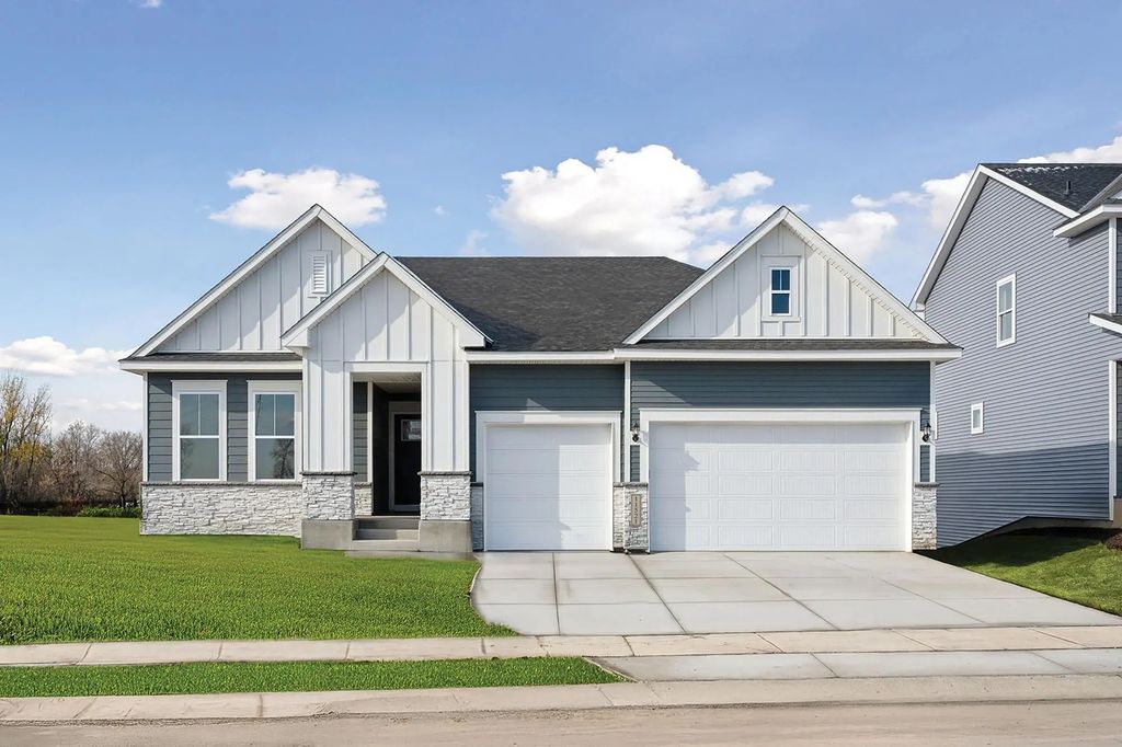 11646 Harbor Circle N, Dayton