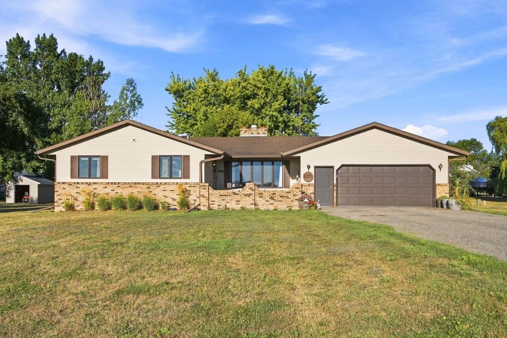 6205 Oakport Street N, Moorhead