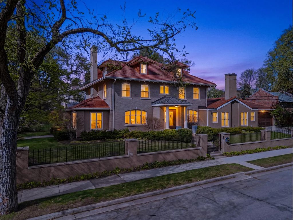 1724 Summit Avenue, Minneapolis