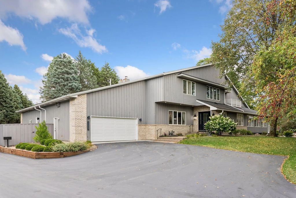 1138 Kingsley Circle N, Mendota Heights