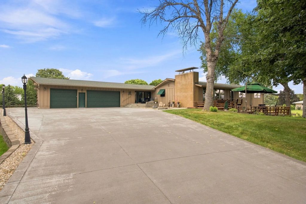9272 Rosewood Lane N, Maple Grove