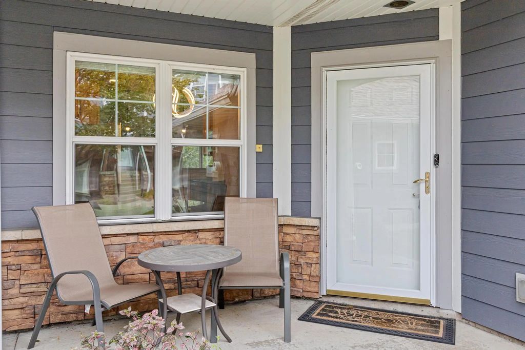 206 Alberta Lane, Little Canada