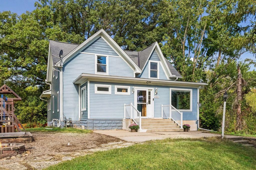1022 2nd Street, Kenyon