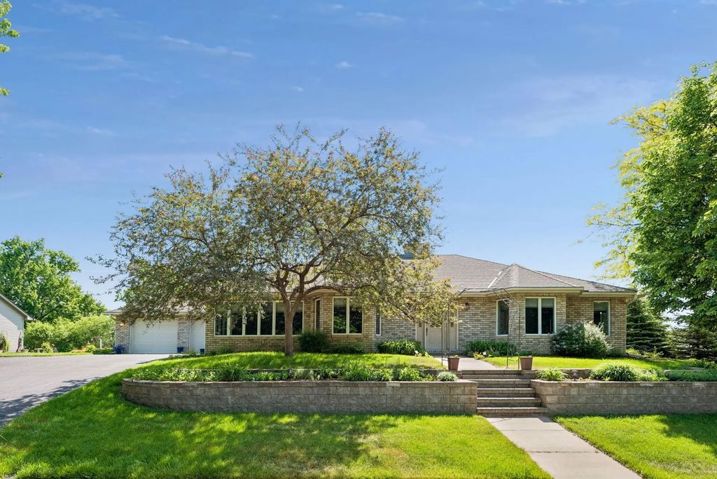 700 Spruce Drive, Hudson