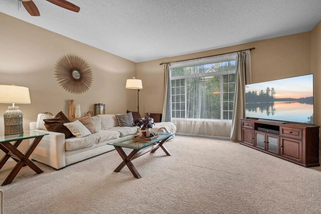8796 Brunswick Path 2401, Inver Grove Heights