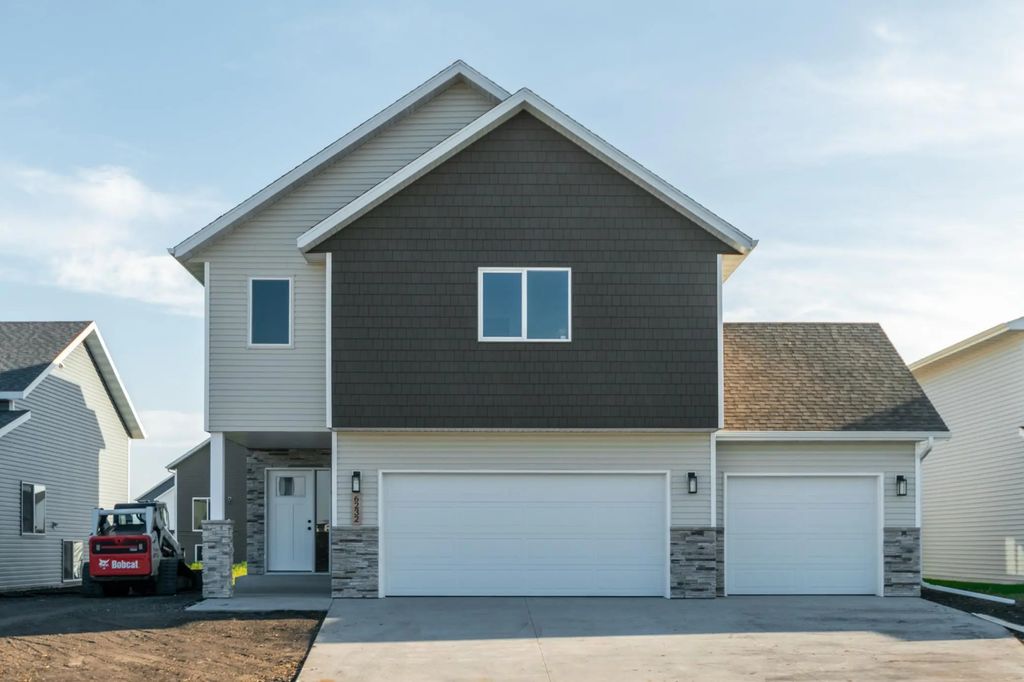 1147 Jill Drive W, West Fargo