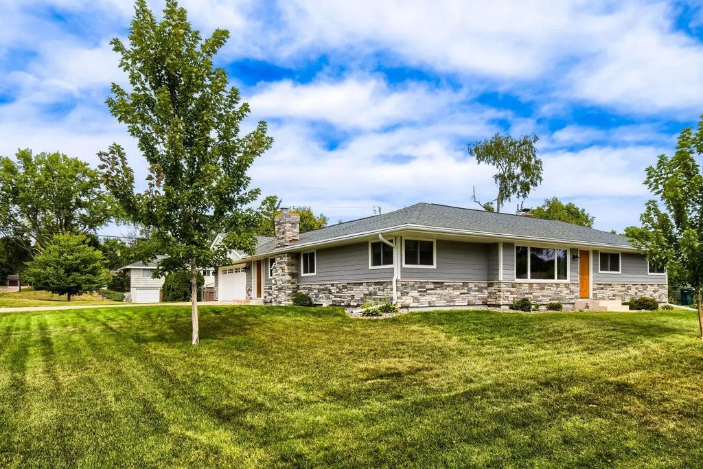 227 Dawn Avenue, Shoreview