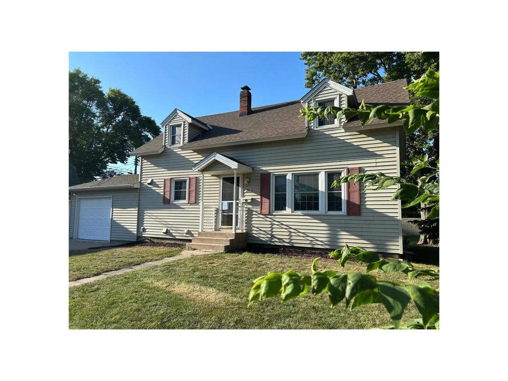 24 W 3rd Street, Waconia