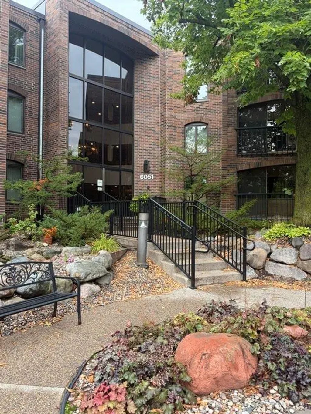 6051 Laurel Avenue 214, Golden Valley