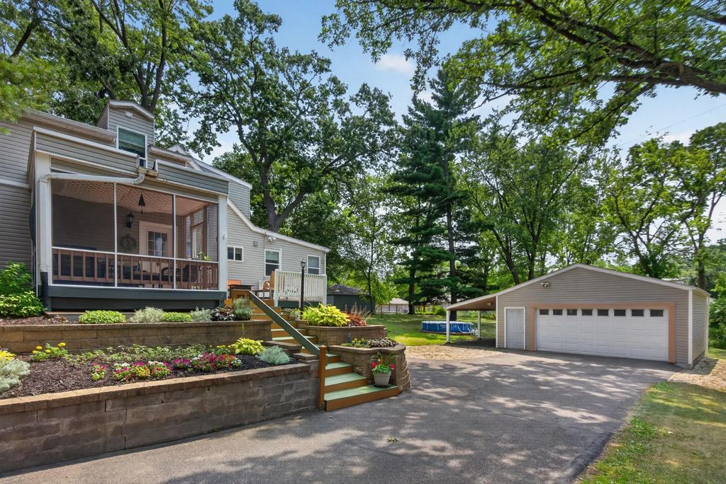 2577 County Road H W, New Brighton