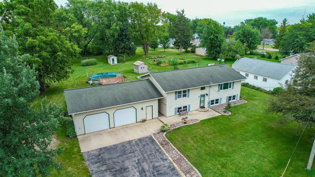 263 S Pine Street, Dexter