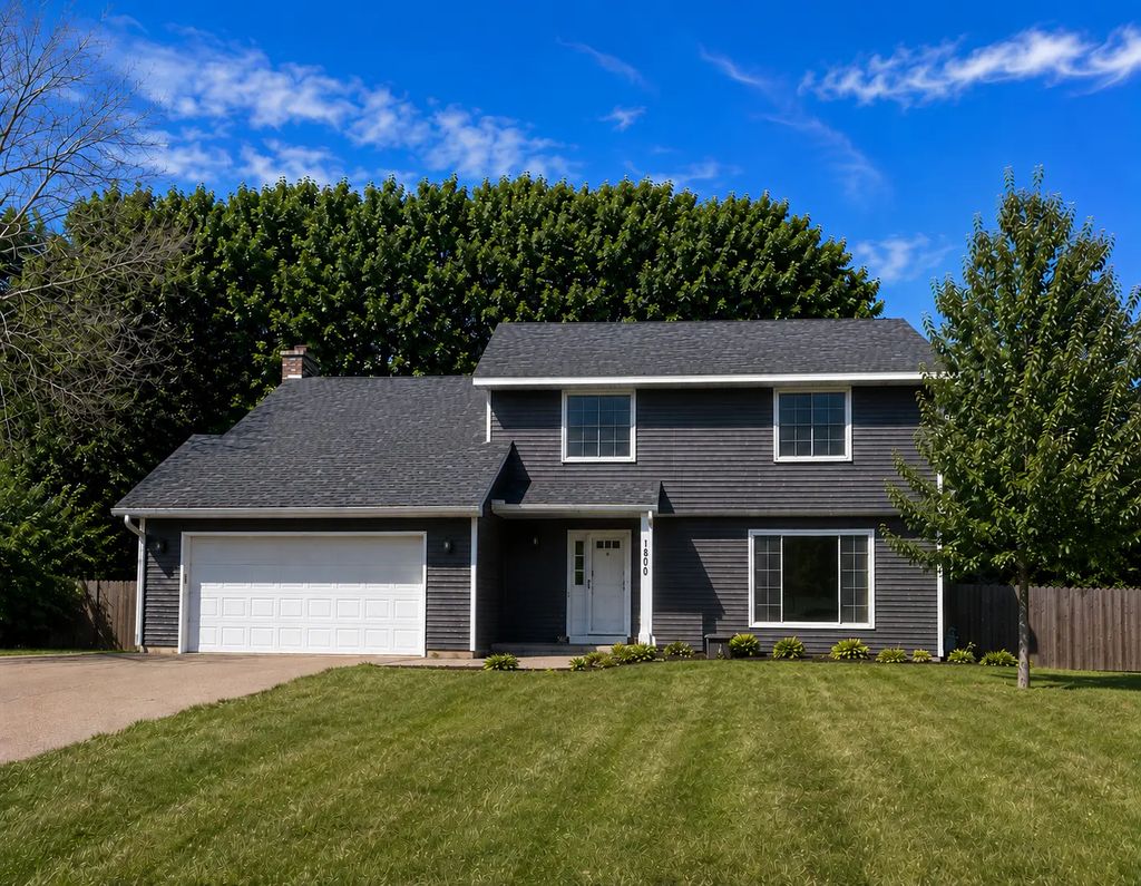 1800 James Court, Burnsville