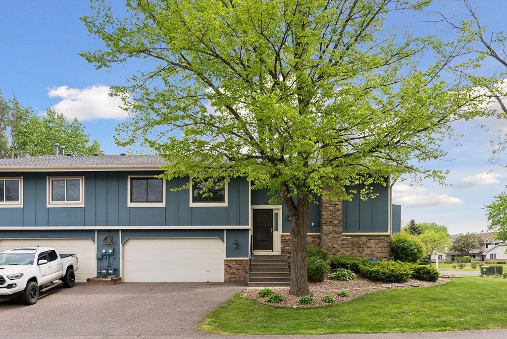 7511 Wedgewood Way, Maple Grove