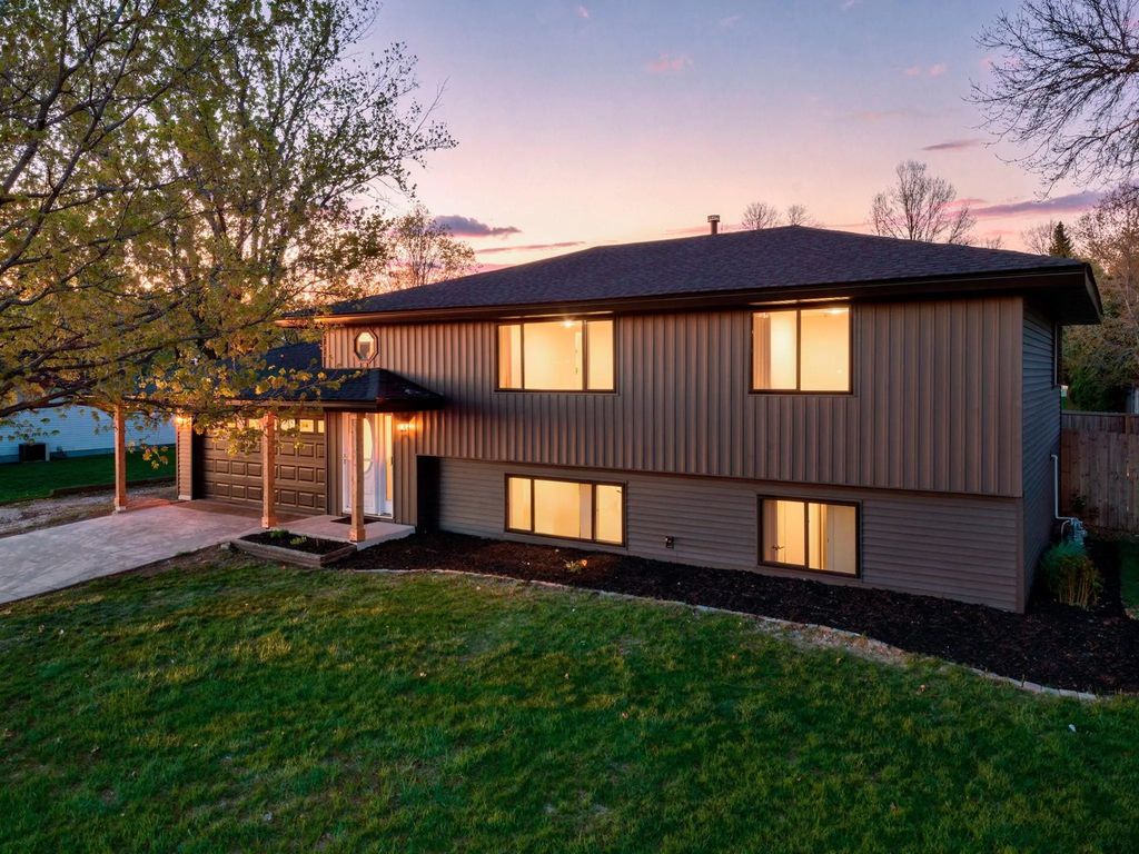 1600 Roosevelt Drive W, Northfield