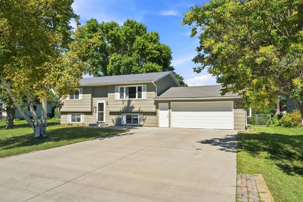 543 Crescent Drive, Thompson