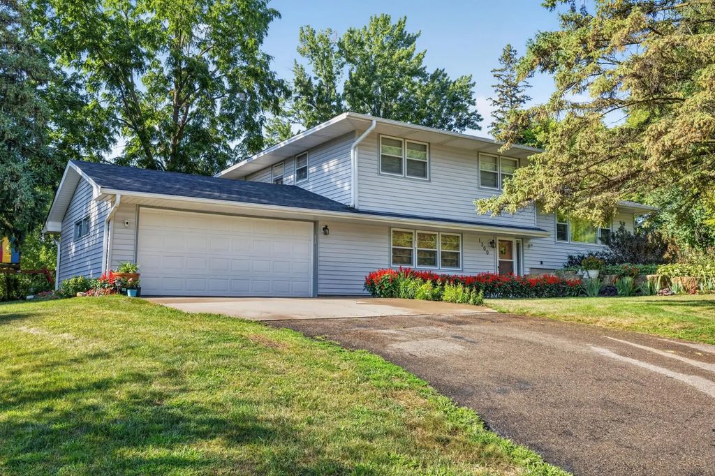 1300 Lakeview Avenue, Mendota Heights