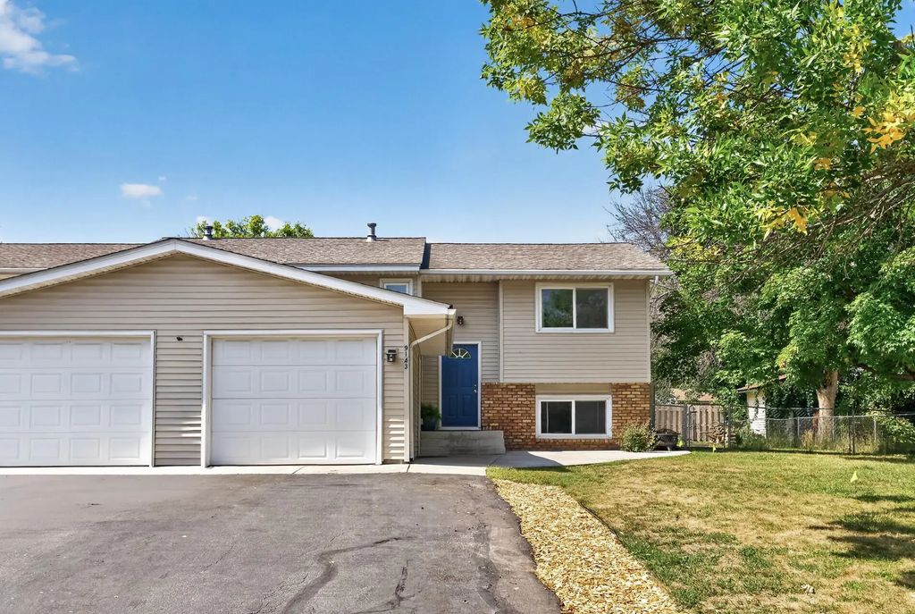 9143 Forestview Lane N, Maple Grove
