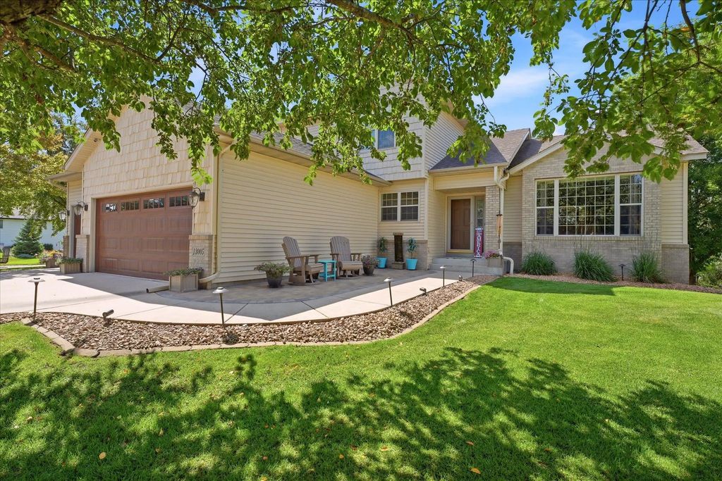 13005 Oakwood Drive, Rogers